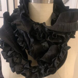 Los Angeles  Black Ruffled Scarf